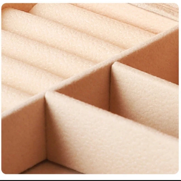 🆕Blue Velvet Jewelry Box - Picture 3 of 7